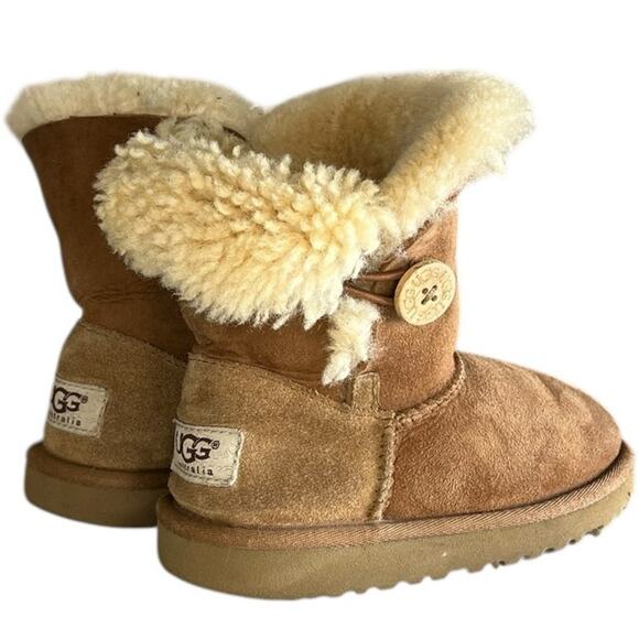 Unisex Kids UGG Bailey Button 5991T Suede Faux Fur Lined Snow Boot Size 11 Brown - Picture 4 of 6